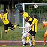 Dem FC Amberg (gelbe Trikots) droht der Direktabstieg in die Bezirksliga.