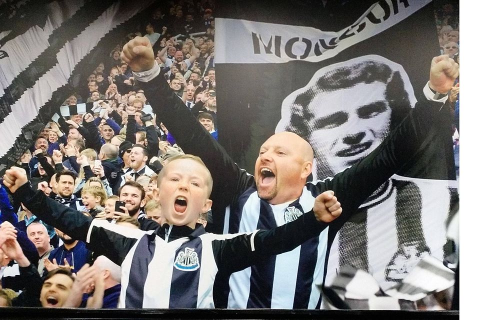 That`s football: eine herrliche Fototapete im Presseraum des FC Newcastle United.