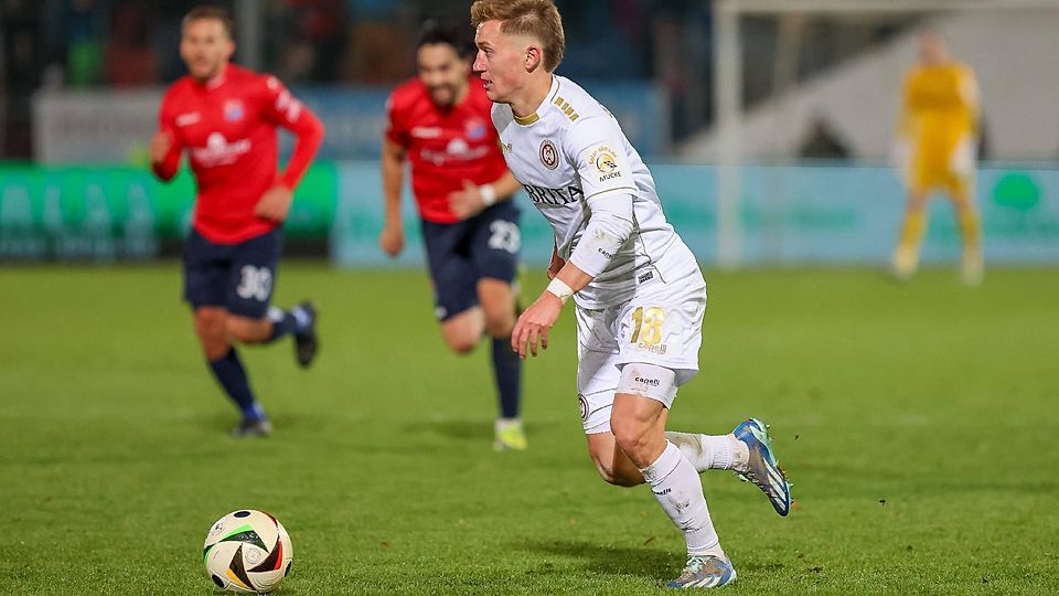 Ein Ex-Löwe ärgert Haching: Wiesbadens Torschütze Fabian Greilinger.