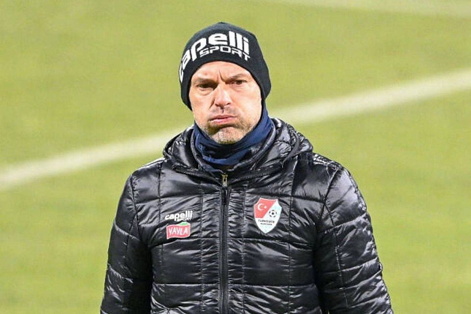 Alex Schmidt und Türkgücü München sind seit fünf Spielen ohne Sieg.