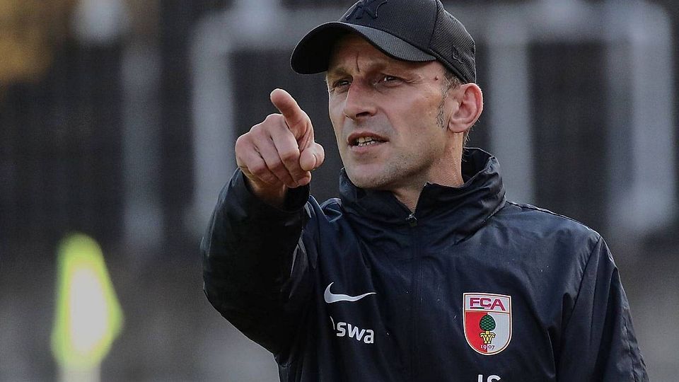 Josef Steinberger gibt seit 2019 die Richtung bei der U23 des FC Augsburg vor.