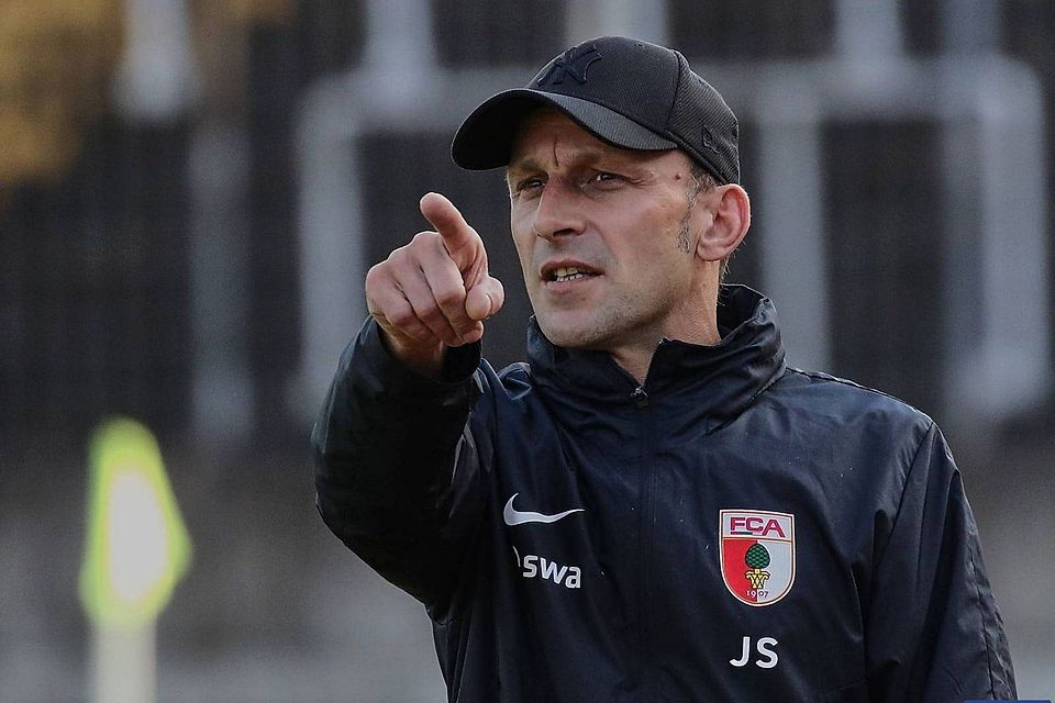 Josef Steinberger gibt seit 2019 die Richtung bei der U23 des FC Augsburg vor.
