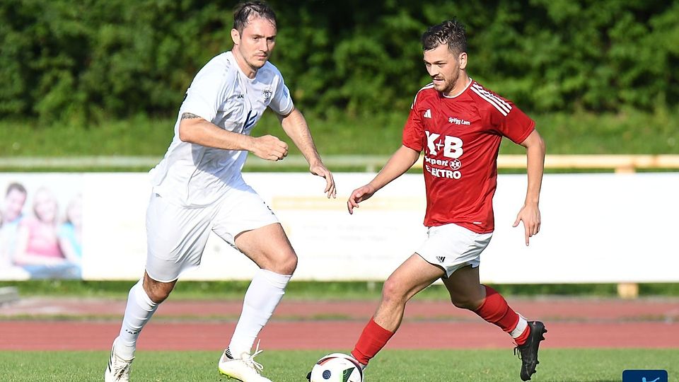 Johannes Vogl (li.) wird ab der neuen Saison spielender Chefanweiser des SV Perlesreut
