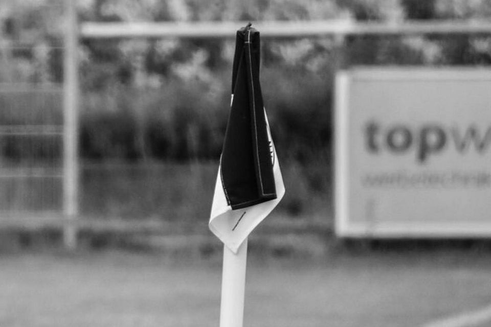 Trauriger Zwischenfall bei Eintracht Berglern. Kapitän Andreas Bauer ist unerwartet verstorben. Trauriger Zwischenfall bei Eintracht Berglern. Kapitän Andreas Bauer ist unerwartet verstorben.