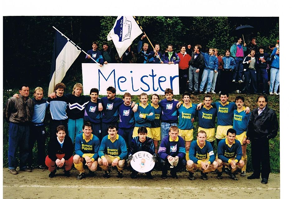 Die Bezirksliga-Meistermannschaft 1991: (hinten v.l.)  1.Vors. Willi Blumenstock, Ernst Pilsl, Gerhard Müller, Wolfgang Kimminger, Reiner Anetzberger, Willi Blumenstock jun., Hans Ritzer, Reinhard Krieg, Franz Eder, Günter Zieringer, Franz Süss, Trainer Jo Ruhhammer, Bernhard Sigl, Eduard Bauer, 2.Vors. Rudi Schätzl, (vorne v.l.)  Josef Gründinger †, Wolfgang Wosnitza, Günter Müller, Christian Bauer, Karl-Heinz Kronawitter, Georg Sterl und Norbert Ruhhammer.