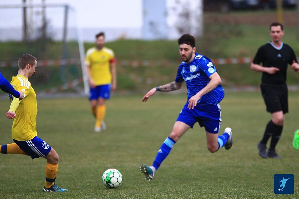Luca Lerch (gelbes Trikot) sorgte für den Umschwung beim TuS Framersheim. Am Ende gewinnt der Bezirksligist mit 4:2 gegen den TSV Gau-Odernheim.