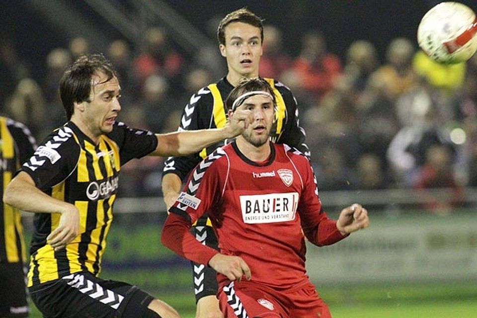 Christoph Behrs Buchbacher (in rot) landen den sechsten Regionalliga-Heimsieg. F: Buchholz