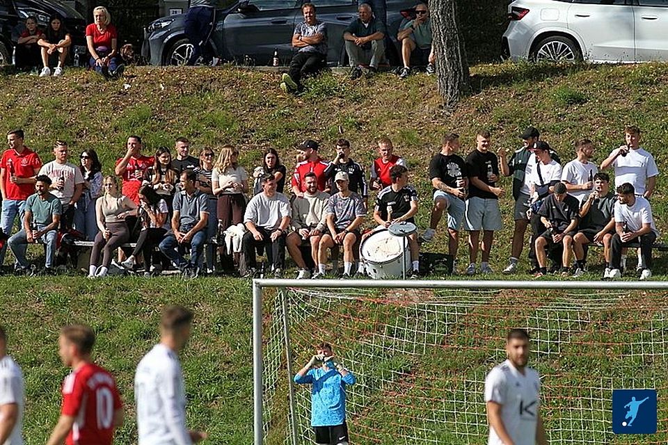 Wie im Hinspiel Ende August 2025 dürfte das Derby zwischen Schöfweg und Schönberg auch dieses Mal wieder einige Zuschauer anlocken.