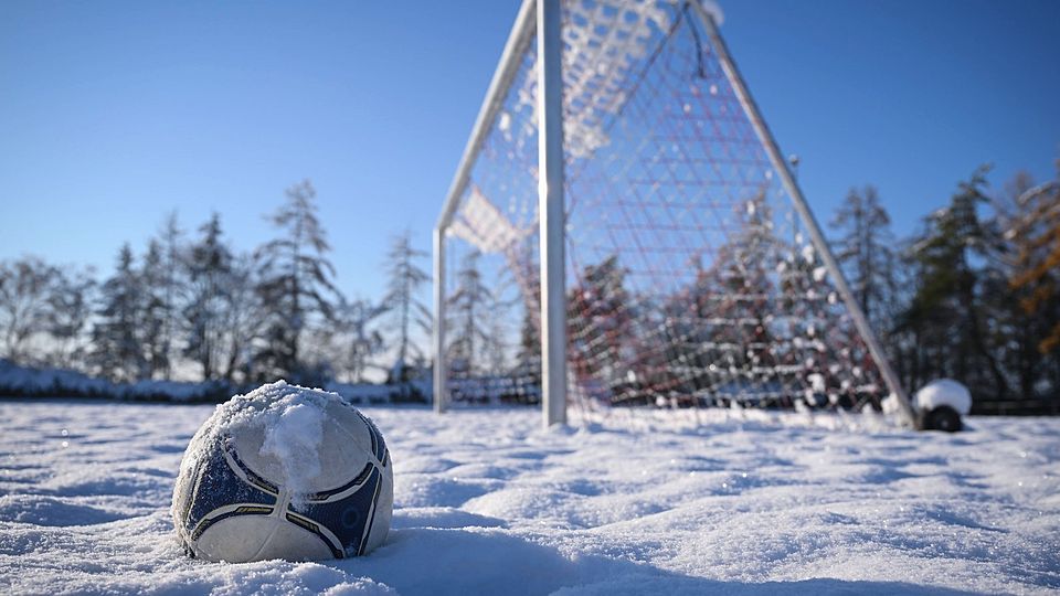 „Väterchen Frost“ hat auch auf den Fußballplätzen der Nordoberpfalz Einzug gehalten. – Symbolbild: Ulmer Pressebildagentur