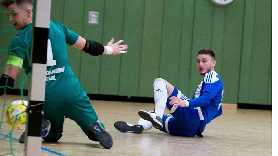 Enrico Caruso bei seinem zweiten Treffer gegen TSV Weilmdorf Robert Brouczek