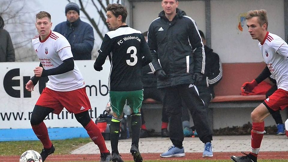 Matthias Müller (hinten stehend) steht in Zukunft beim SV Neusorg an der Außenlinie und fungiert als neuer Chefanweiser im Fichtelgebirge.