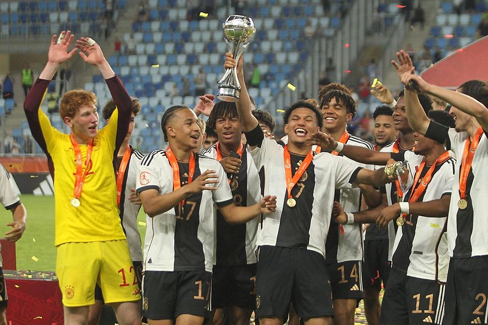 Schon bei der U17-EM im Juni war Heide (ganz links) dabei und wurde Europameister.