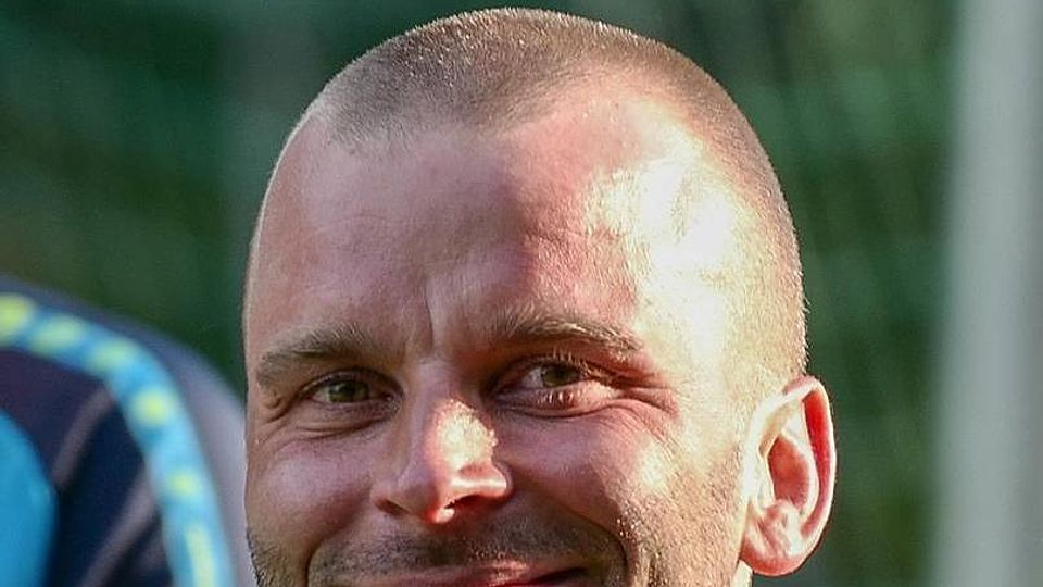 Stefan Holzmann Bittersüß war das Lachen des TSV-Trainers über den Punkt. sro