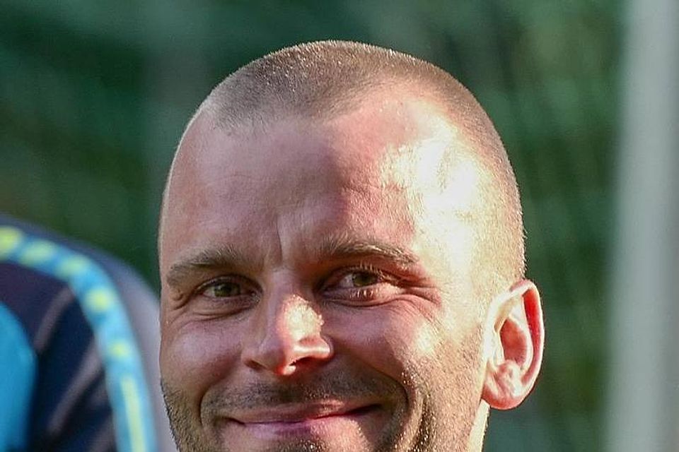 Stefan Holzmann Bittersüß war das Lachen des TSV-Trainers über den Punkt. sro