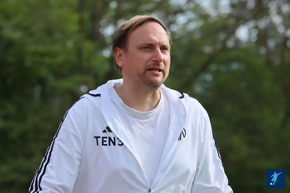 Alexander Auhagen hat auch in der kommenden Saison als Cheftrainer das Sagen und bitter seine Schützlinge bereits wieder zu Fitnesseinheiten.