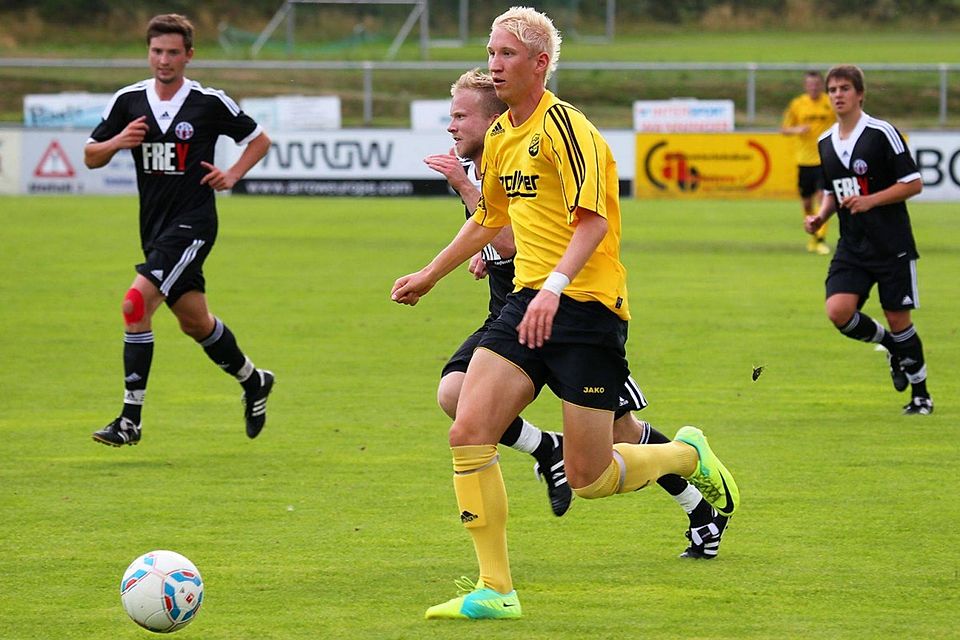 Matthias Schötz (gelbes Trikot) hat beim SV Neukirchen-Steinburg angeheuert F: Tschannerl