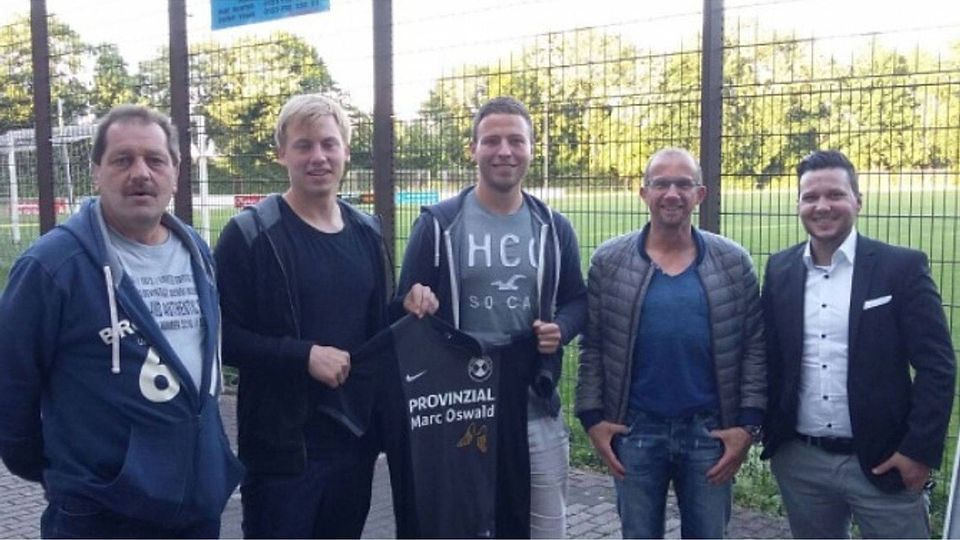 Von links: Trainer Detlef Vogel, Sebastian Baldus, Tobias Hansen, Andreas Brandt (Konditionstrainer) und Co-Trainer Marc Oswald. Foto: Verein/Husemann