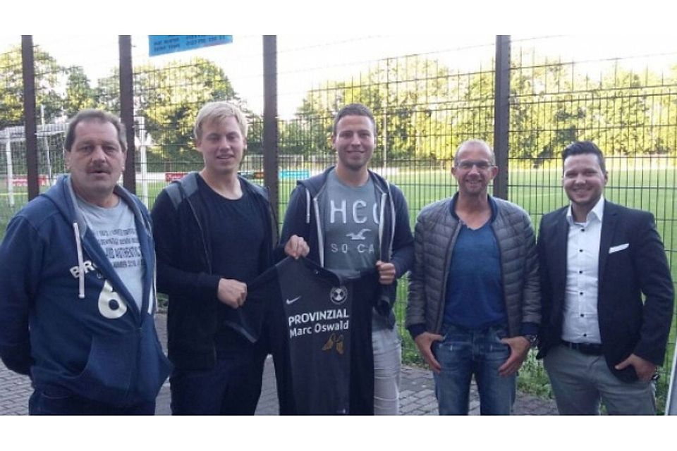 Von links: Trainer Detlef Vogel, Sebastian Baldus, Tobias Hansen, Andreas Brandt (Konditionstrainer) und Co-Trainer Marc Oswald. Foto: Verein/Husemann