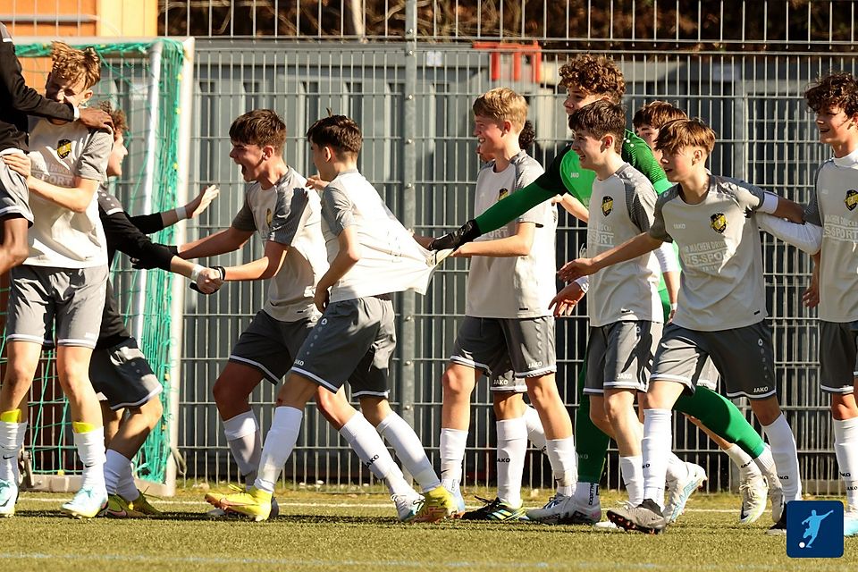 Großer Jubel herrschte beim FC Trier nach dem Punktgewinn gegen den 1. FC Kaiserslautern