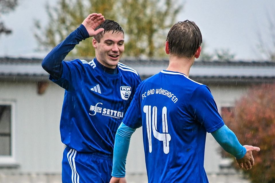 Der FC Bad Wörishofen (blaue Trikots) feierte einen deutlichen 5:1-Heimsieg gegen den TSV Babenhausen. Der FC Bad Wörishofen (blaue Trikots) feierte einen deutlichen 5:1-Heimsieg gegen den TSV Babenhausen.