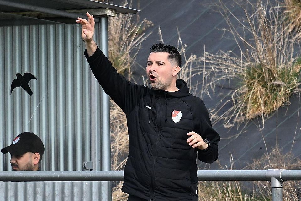 Alper Kayabunar wird ab sofort die Talente von 1860 München beim Übergang zu den Profis als Trainer begleiten. Alper Kayabunar wird ab sofort die Talente von 1860 München beim Übergang zu den Profis als Trainer begleiten.