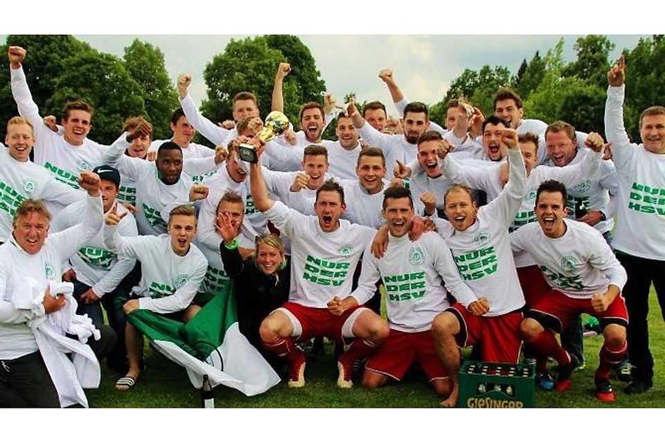 Die Bad Heilbrunner feiern trotz der Niederlage ihren Meistertitel und Aufstieg. Foto: Scheitterer