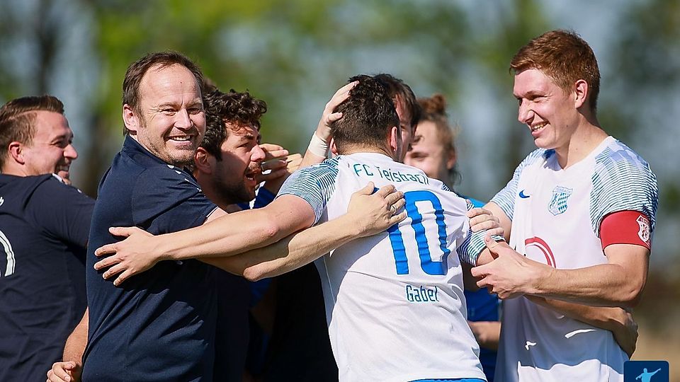 Der FC Teisbach ließ es am Karsamstag krachen.