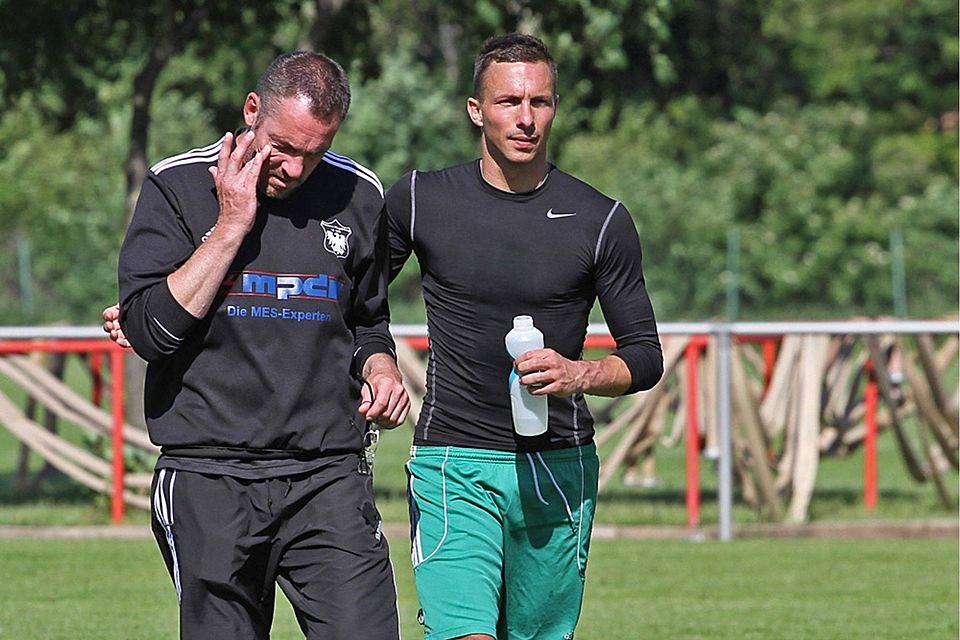 Dirk Hannemann (links) nach seinem letzten Spiel im Juni mit Preussen Magdeburg. Foto: Rinke