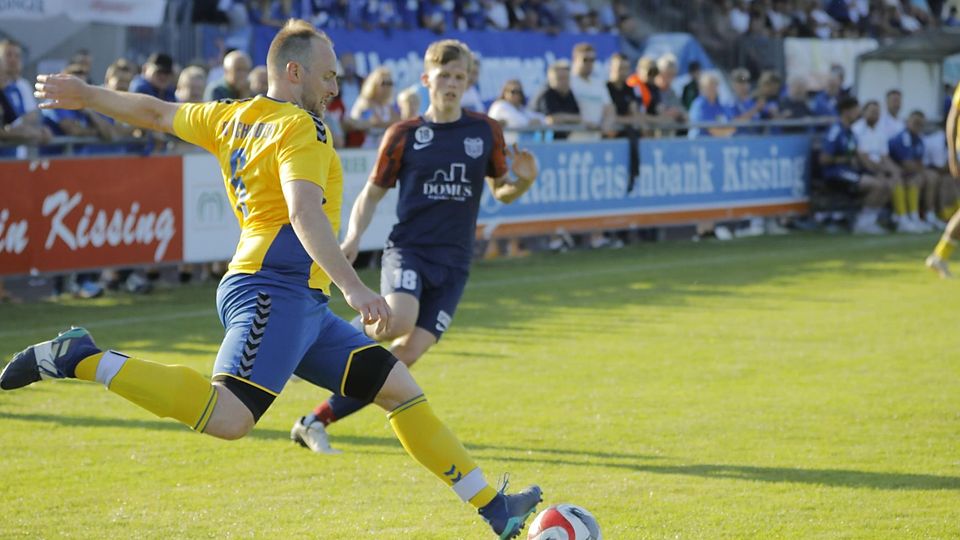 Spielertrainer Martin Stammler und der TSV Inchenhofen wehrten sich nach Kräften, mussten sich aber in Kissing der SpVgg Langerringen beugen.
