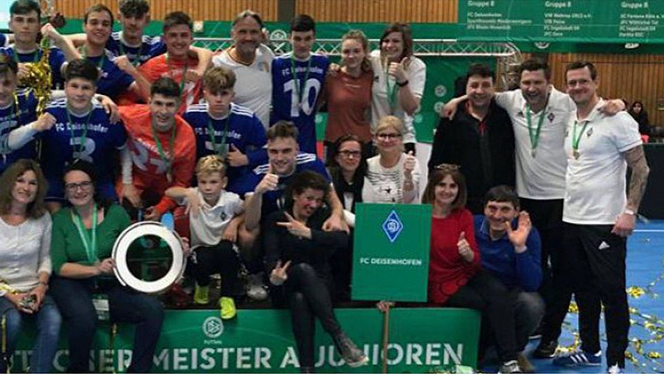 Deutscher Meister im Futsal: Trainer Stephan Rottmüller (re.) mit seiner Elf. Privat