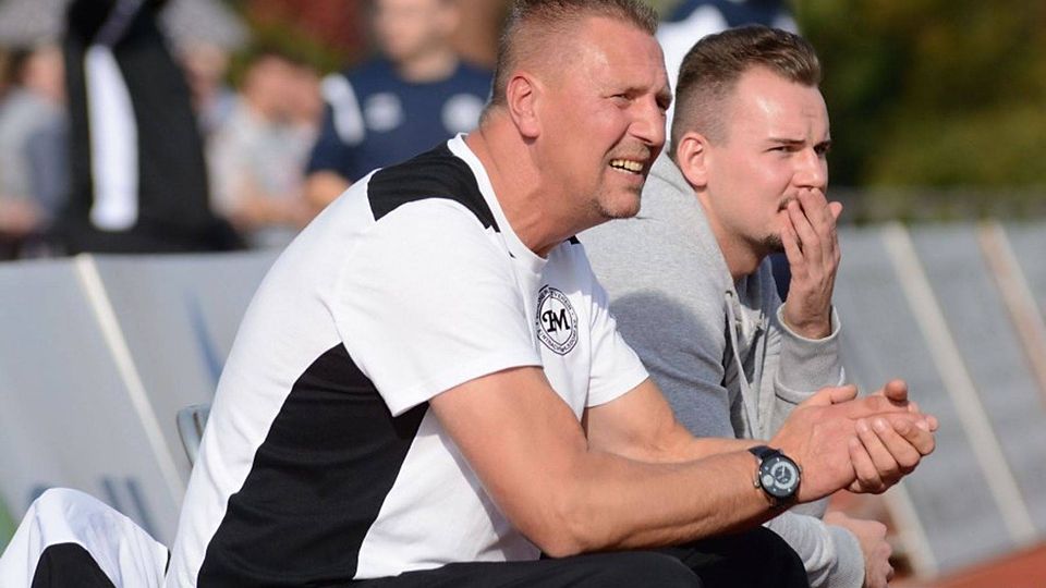 Mahlsdorf-Trainer Orbanke (l.) und der verletzte Torjäger Christoph Zorn im Spiel gegen Tennis Borussia Berlin (2:1). Foto: Christoph Lehner