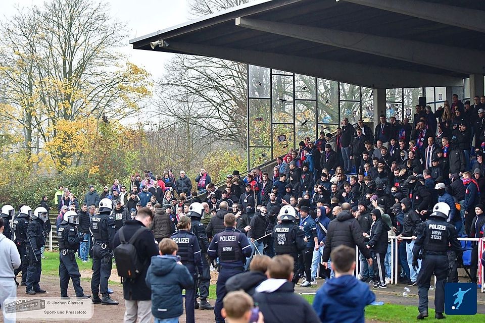 WSV-Fans gerieten in Teilen in den Innenraum nach der Pokalpleite. WSV-Fans gerieten in Teilen in den Innenraum nach der Pokalpleite.