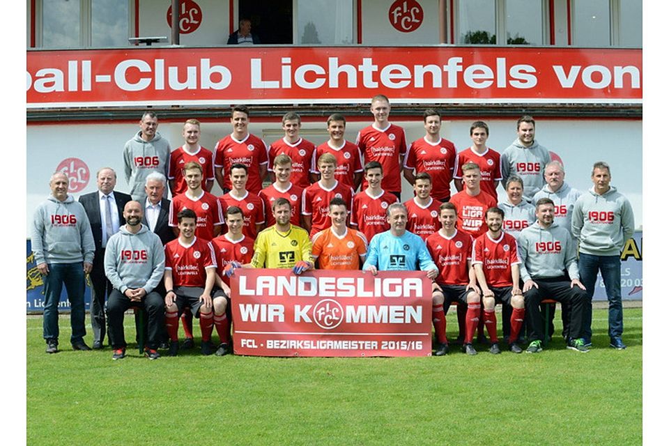 Die Meistermannschaft des 1. FC Lichtenfels. F.:Meier