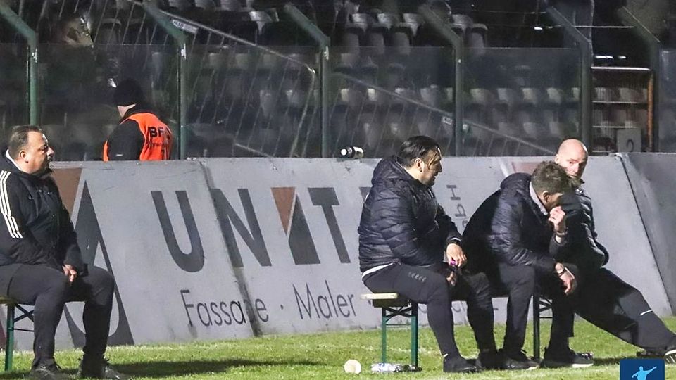Pierre Seiffert (li) wartet auf das Ja vom Trainerteam(re)