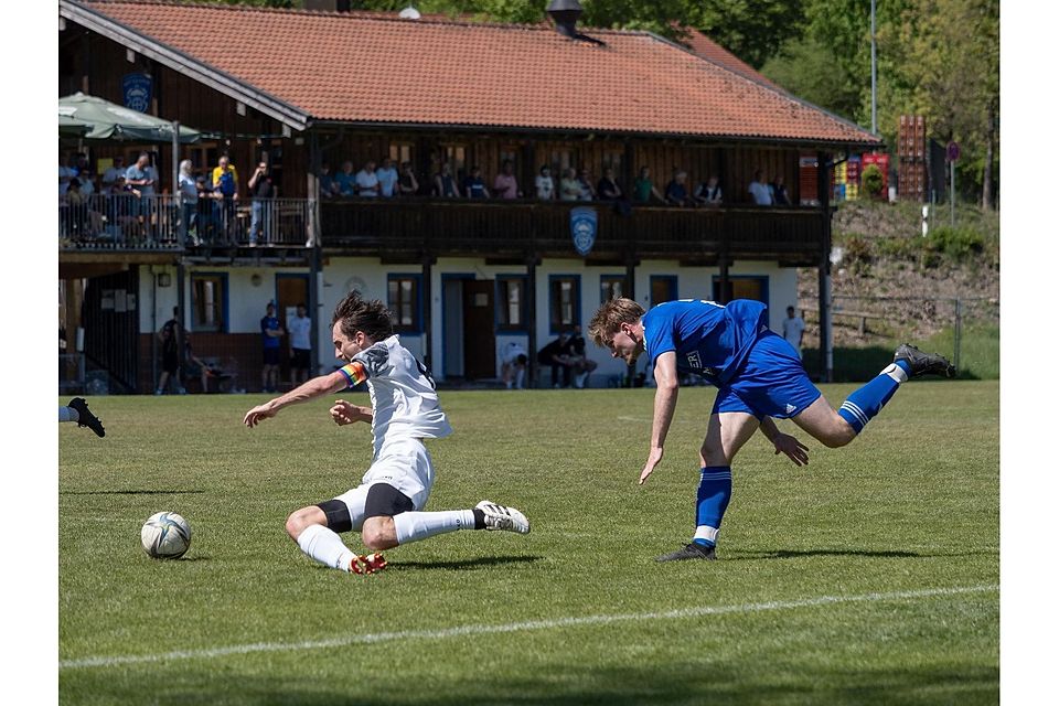 FB KK Glonn (weiss) Maximilian Bernhard vs Poing  Julius Wohner
