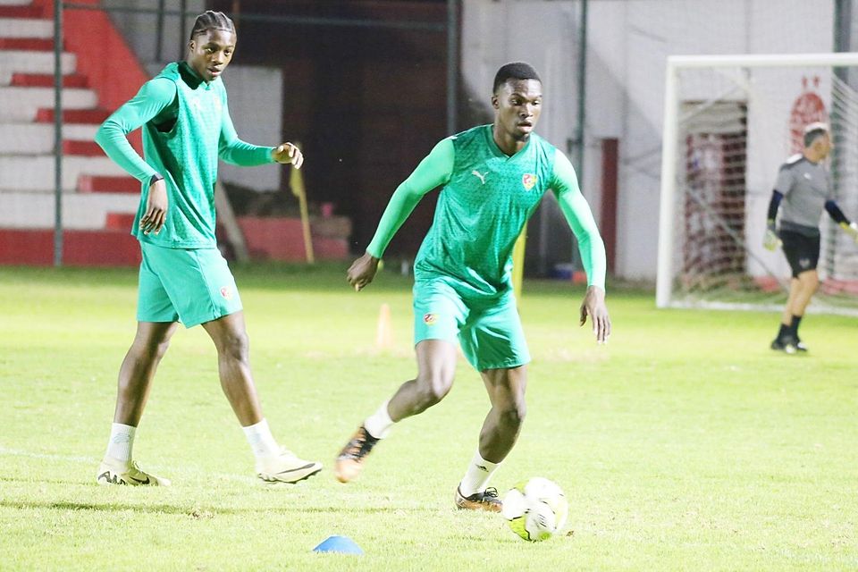Mansour Ouro-Tagba trainiert im Kreise der Nationalmannschaft von Togo.