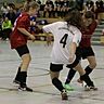 Stark am Ball: Düdelsheims B-Jugend-Fußballerinnen (weiß) holten sich den Sieg beim ersten U17-Girlscup-Turnier. Archivfoto: Rainer Wagner