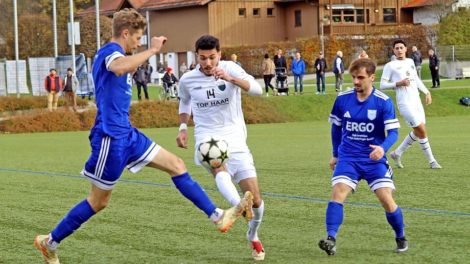 Brachte den FC in Führung: Fazlican Verep (in Weiß) traf in der 32. Minute zum 1:0. Der Vorsprung währte allerdings nur wenige Augenblicke.