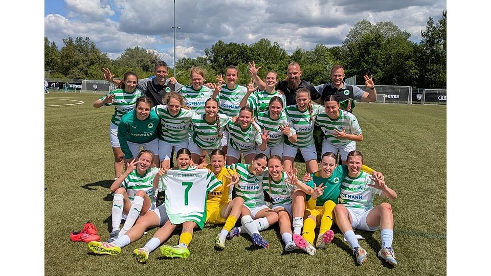        Grund zum Jubeln: Die SpVgg Greuther Fürth bezwingt Ingolstadt mit 6:1