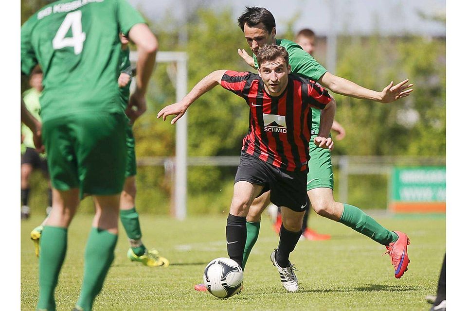 Leonard Gashi trifft mit dem SV Baltringen zu Hause auf den VfB Friedrichshafen.  SZ-Foto: Volker Strohmaier