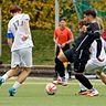 Derzeit nicht nur ball-, sondern auch treffsicher: Sedat Yildirim (schwarzes Trikot) von Fontana Finthen.