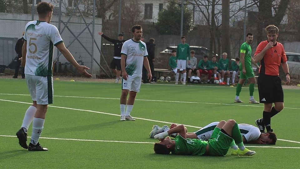 Hart umkämpft, auf schwerem Geläuf: Rosenheim setzte sich gegen Waldperlach durch.
