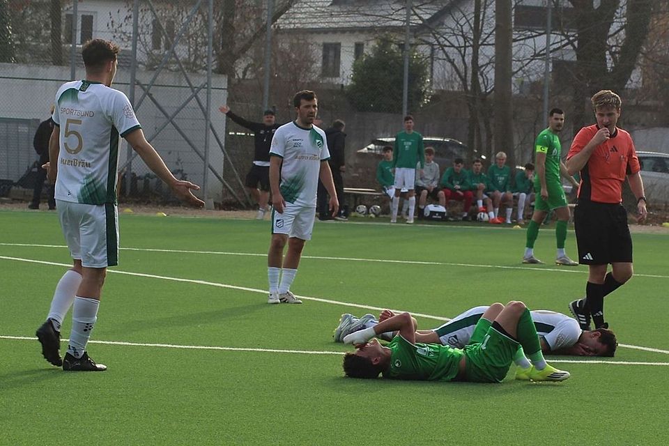Hart umkämpft, auf schwerem Geläuf: Rosenheim setzte sich gegen Waldperlach durch.