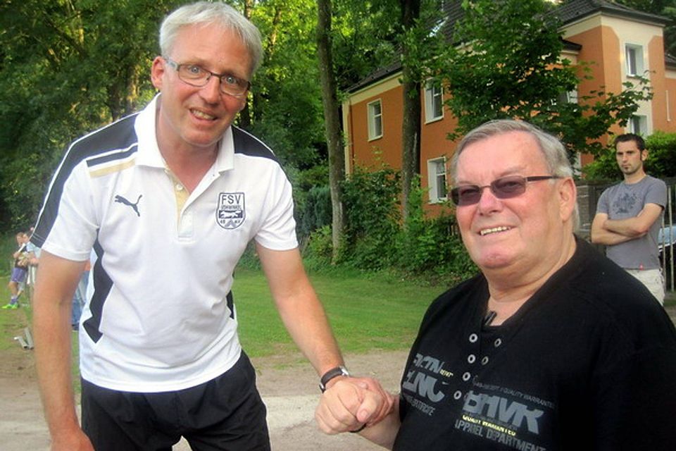 Bert Holthausen (li., mit Wolfgang Bergemann) ist neuer Cheftrainer des FSV Vohwinkel. Foto: Koldehoff