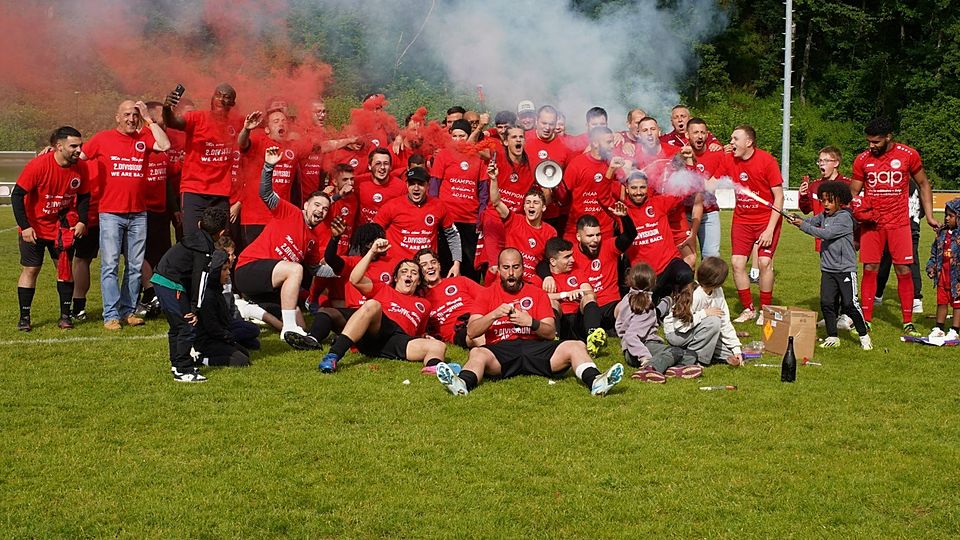 Tolles Bild: Bourscheid und Aspelt feierten den Aufstieg gemeinsam nach einem unglaublichen Spiel