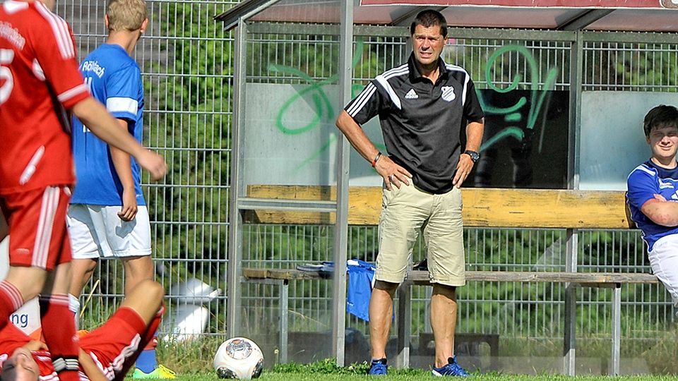 Die Amtszeit von Gerhard Schartner (Bildmitte) beim SV Röhrnbach neigt sich ihrem Ende zu  RF: Geisler