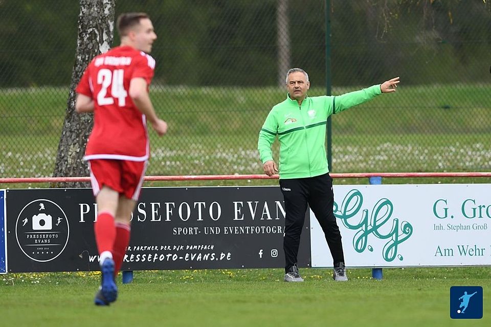 Nach Platz 11 in der letzten Saison: Daniel Diacanou (re.) und sein SVH liegen aktuell auf Platz 4 in dieser Saison und haben damit wieder in die Spur der vorherigen Jahre gefunden.