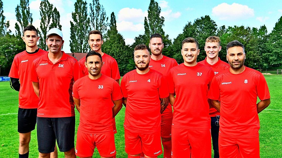 Neue Gesichter beim TSV Plattenhardt. Von links: Adrian Jelkic, die Trainer Steffen Küttner und Paulo Bayrak, Sebastian Gückel (hinten), Marvin Schweizer, Kevin Siekerman, Dennis Riegel, Kim-Jonas Takacs und Ali Parhizi.