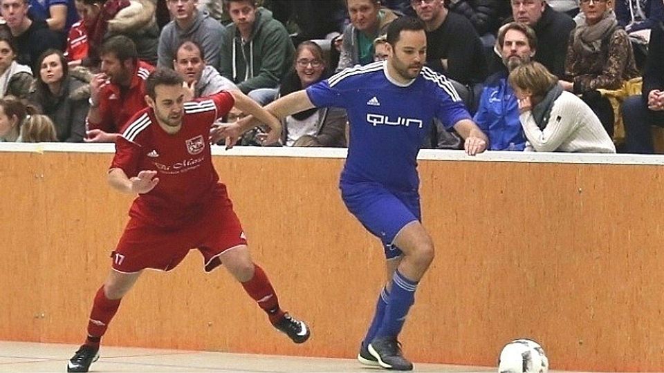 Die Hallenkicker werden sich umstellen müssen: Beim FuPa-Cup in Nufringen wird nun mit dem Futsalball gespielt Foto (Archiv): Priestersbach
