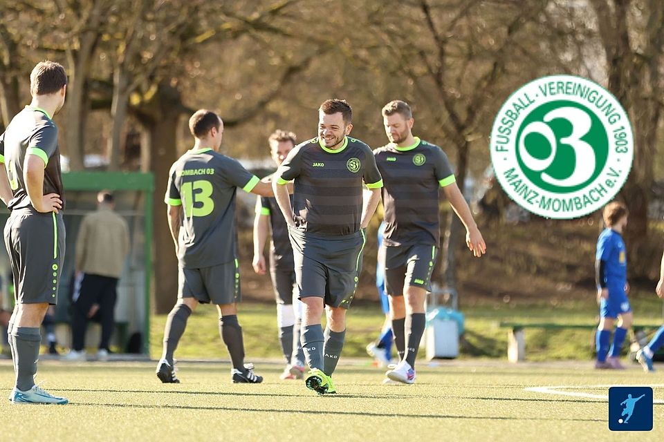 Die FVgg. Mombach (graue Trikots) jubelte nach wilder Nachspielzeit in Oppenheim (Foto aus früherer Partie gegen die SG Rhein-Selz II).